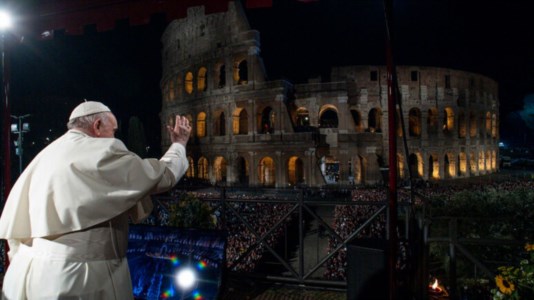 Settimana santaIl Papa non sarà al Colosseo per la Via Crucis: seguirà il rito da Casa Santa Marta