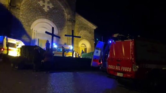 Attimi di panicoFuga di gas in una chiesa durante la messa di Pasqua, 40 intossicati nel Torinese