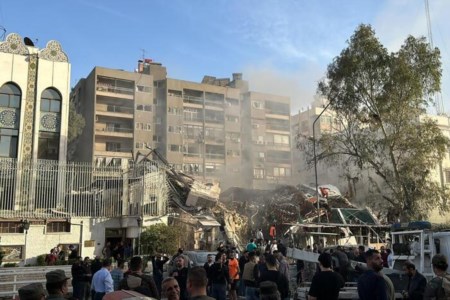 Il palazzo distrutto a Damasco (foto ansa)