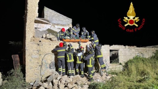 Il drammaTragedia in Sardegna, crolla il solaio di una casa diroccata: morti due ragazzi di 14 e 15 anni