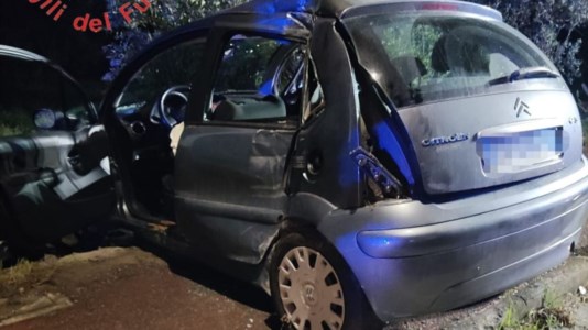 L’impattoIncidente nella notte di Pasquetta a Lamezia Terme, tre feriti nello scontro tra due auto