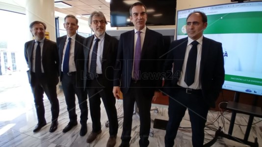 PnrrSanità Calabria, in arrivo quasi 30 milioni di euro per l’assistenza domiciliare: l’annuncio di Occhiuto