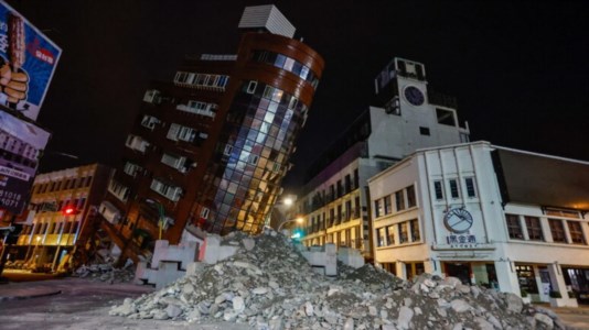 Triste bilancioA Taiwan oltre mille feriti e decine di dispersi per il sisma: ricerche in corso