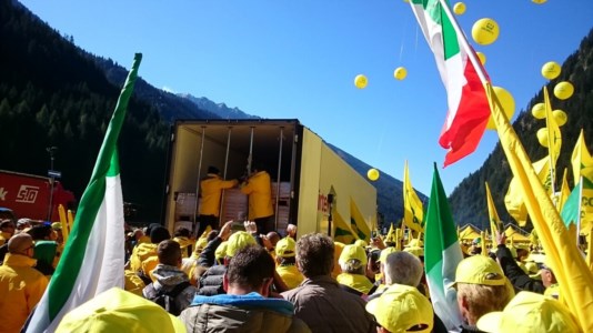 Il sit-inProdotti stranieri spacciati per italiani, oltre 200 agricoltori calabresi alla protesta Coldiretti al Brennero