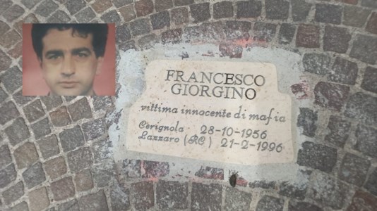 La cerimoniaCerignola: scoperta una pietra d’inciampo in memoria di Francesco Giorgino, il meccanico ucciso 28 anni fa dalla ’ndrangheta nel Reggino