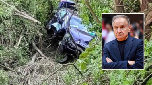 Attimi di pauraFuori strada con l’auto vicino Roma, ferito l’ex presidente del Coni Petrucci: «Non è in pericolo di vita»