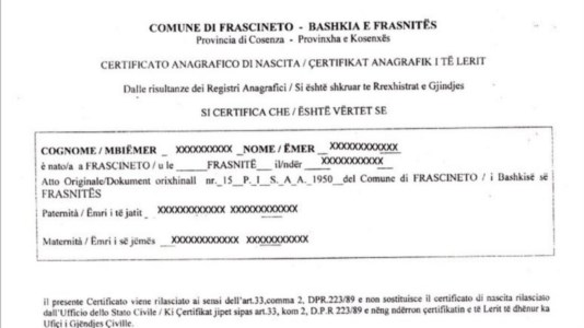Il certificato di nascita in lingua albanese rilasciato dal Comune di Frascineto