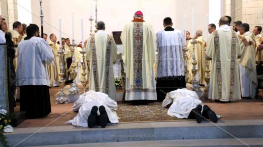 LaC TvDue nuovi sacerdoti nel ricordo del beato don Francesco Mottola: la cerimonia a LaC Storie