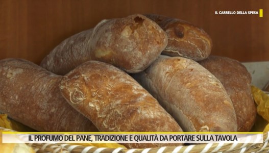 Il carrello della spesaIl profumo del pane, in Calabria i clienti non rinunciano alla tradizione e alla qualità