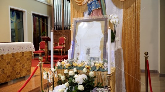 La reliquia di Papa Giovanni Paolo II ai piedi della statua della Madonna della Grotta