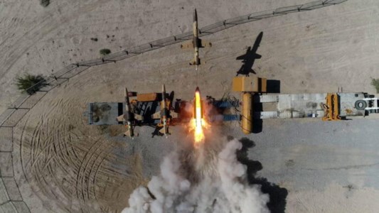 L&rsquo;escalationL’Iran attacca Israele con droni e missili, è guerra in Medio Oriente: il mondo trattiene il respiro