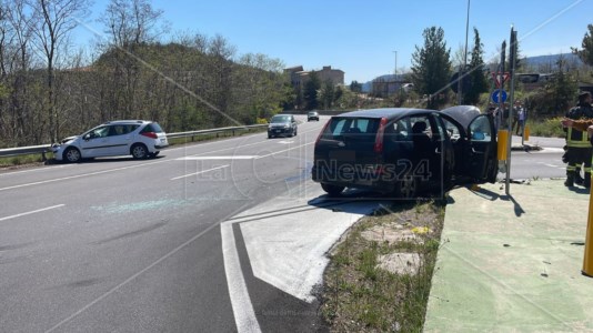 Attimi di apprensioneIncidente nel Cosentino, scontro tra due auto lungo la statale 107 a San Giovanni in Fiore: cinque feriti