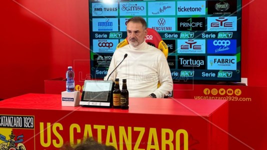 Serie BCatanzaro-Cremonese 0-0, Vivarini: «Partita giocata bene da entrambe le squadre. Peccato per le occasioni sbagliate»