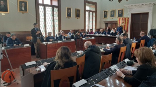Valerio Donato durante il suo intervento in Consiglio comunale