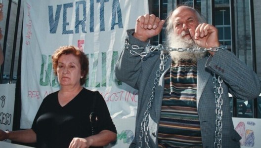 Vincenzo Agostino e la moglie durante una delle tante battaglie per chiedere verità e giustizia