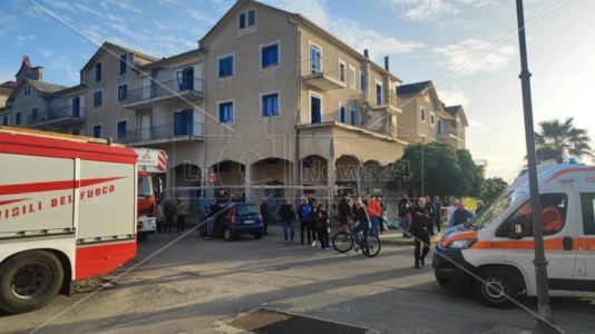 L’incidenteFuscaldo, crolla parte di un hotel abbandonato: ferite due ragazze, interviene l’elisoccorso