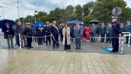 Taglio del nastroAl porto di Roccella Jonica inaugurato il molo della Pace, omaggio ai migranti che qui approdano in cerca di una nuova vita