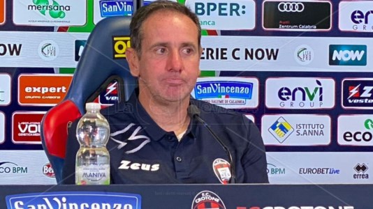 Serie CIl Crotone per l’ultima di campionato ad Avellino, Zauli: «Non sottovalutiamo la gara, saremo comunque competitivi»