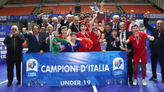 Sul tetto d’ItaliaTorneo delle Regioni, l’under 19 maschile della Calabria conquista il titolo. La femminile si ferma sul più bello