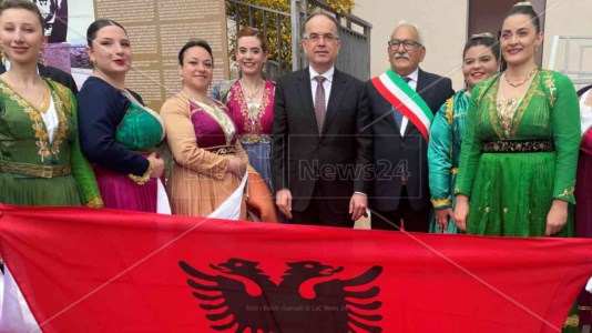 La visitaLa piccola comunità di San Martino di Finita accoglie il presidente albanese Begaj: «Tutelate lingua e tradizioni»