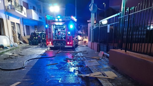 Paura in serataEsplosione in un’abitazione a Reggio Calabria, una fuga di gas la probabile causa: c’è un ferito