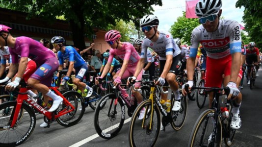 CiclismoGiro d‘Italia: Pelayo Sanchez Mayo vince la sesta tappa, la maglia rosa resta a Pogacar