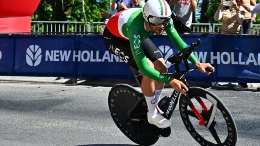 CiclismoGiro d’Italia, Pogacar domina la cronometro Foligno-Perugia. Ganna battuto per soli 17 secondi