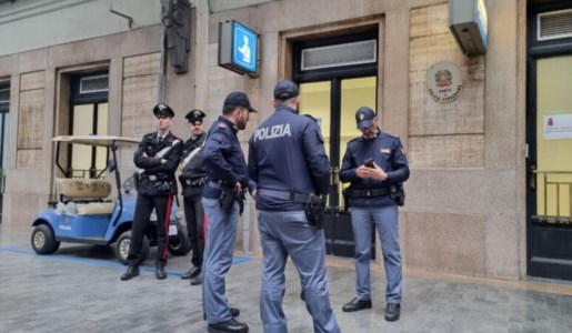 Notte di folliaNuova aggressione ai poliziotti a Milano, agente spara e ferisce 36enne nei pressi della stazione Centrale