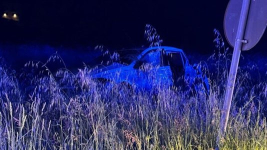Impatto fataleDrammatico incidente ad Arezzo, si ribalta auto con quattro giovani a bordo: morto un 20enne