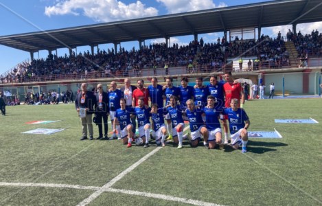 Sport e beneficenzaA Locri scende in campo la solidarietà nella partita tra la Nazionale Attori e le Colonne d’Ercole