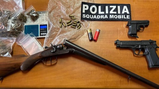 I controlli del territorioArmi e droga nascosti in un casolare nel Vibonese, arrestato un uomo