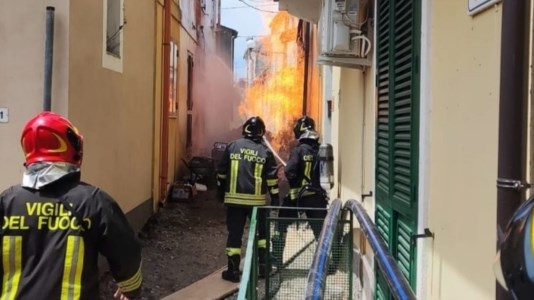 Attimi di pauraSettingiano, perdita di metano durante i lavori sulle tubazioni provoca incendio