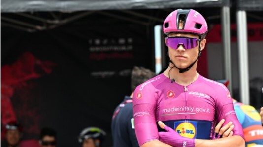 CiclismoGiro d’Italia, Milan vince (ancora) in volata a Cento. Pogacar resta in maglia rosa