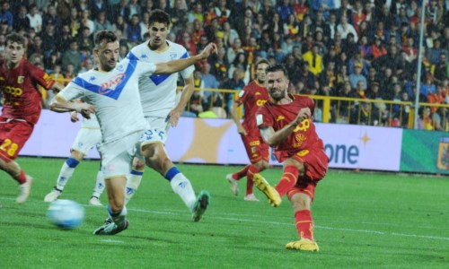 Play off Serie BCatanzaro-Brescia, Donnarumma segna all’ultimo secondo: si va ai supplementari. Finale nei 90 minuti 2 a 2 - LIVE