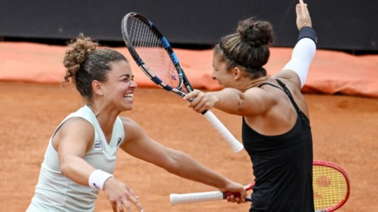 L’abbraccio finale di Paolini ed Errani dopo la vittoria a Roma