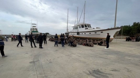 Popoli in fugaTre sbarchi di migranti in meno di 24 a Roccella Ionica: soccorse in totale 137 persone