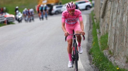 CiclismoGiro d’Italia, epico Pogacar a Livigno: riprende tutti in salita, vince e mette il sigillo sulla vittoria finale