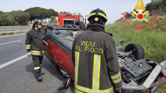 Attimi di pauraIncidente sull’A2, scontro tra un tir e un’auto nel Catanzarese: ferita una donna