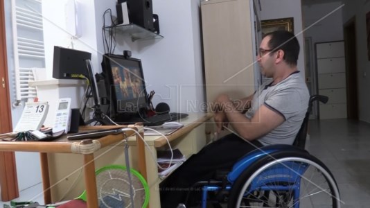 Oltre le barriereL’appello di Mino, affetto da tetraparesi spastica: «Abbiate fiducia in noi disabili, vogliamo aiutare in caso di emergenza»