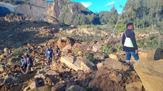 Ore di apprensioneFrana travolge un villaggio in Papia Nuova Guinea: è una strage, centinaia di morti e oltre duemila persone sepolte vive