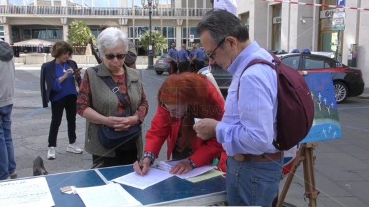 ControventoImpianti eolici, la Calabria scende in piazza per «fermare la speculazione e la distruzione del territorio». Raccolte 10mila firme