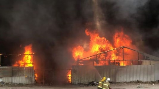 Il bilancioDrammatico incendio in Kuwait, in fiamme un edificio: più di 35 i morti accertati