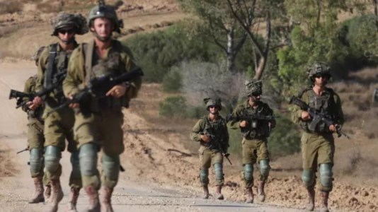 L’esercito israeliano nella Striscia di Gaza (Foto Ansa)