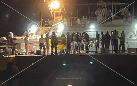 La tragedia in mareNaufragio al largo della Calabria, recuperato un altro corpo: sale a 9 il numero dei migranti morti