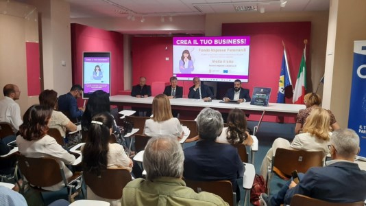 Avvisi pubbliciLa Regione investe su turismo e lavoro femminile, l’assessore Calabrese presenta due bandi da 14 milioni di euro