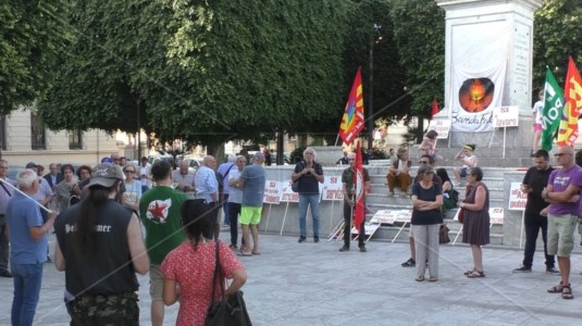 La protestaA Reggio la manifestazione contro il ddl Sicurezza, associazioni e comitati: «A rischio libertà di pensiero e di espressione»