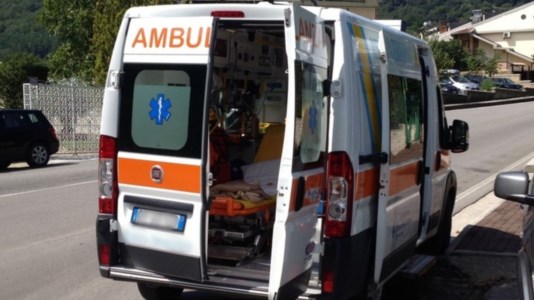 Attimi di pauraMirto Crosia, studentessa investita sulla statale 106 da un’auto pirata: indagini in corso