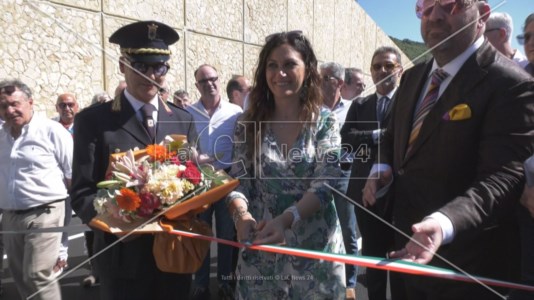 Taglio del nastroCosenza-Sibari, inaugurate due nuove gallerie: garantiranno collegamenti più veloci tra la città dei bruzi e Corigliano-Rossano