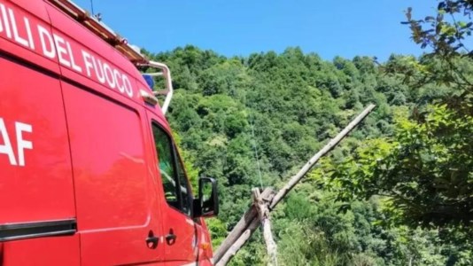 La tragediaTurista resta agganciata alla teleferica, muore dopo un volo di 100 metri in Piemonte