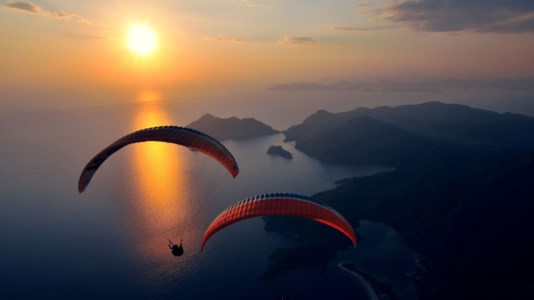 Estate 2024Emozioni ad alta quota, ecco i posti più belli della Calabria dove fare parapendio e parasailing